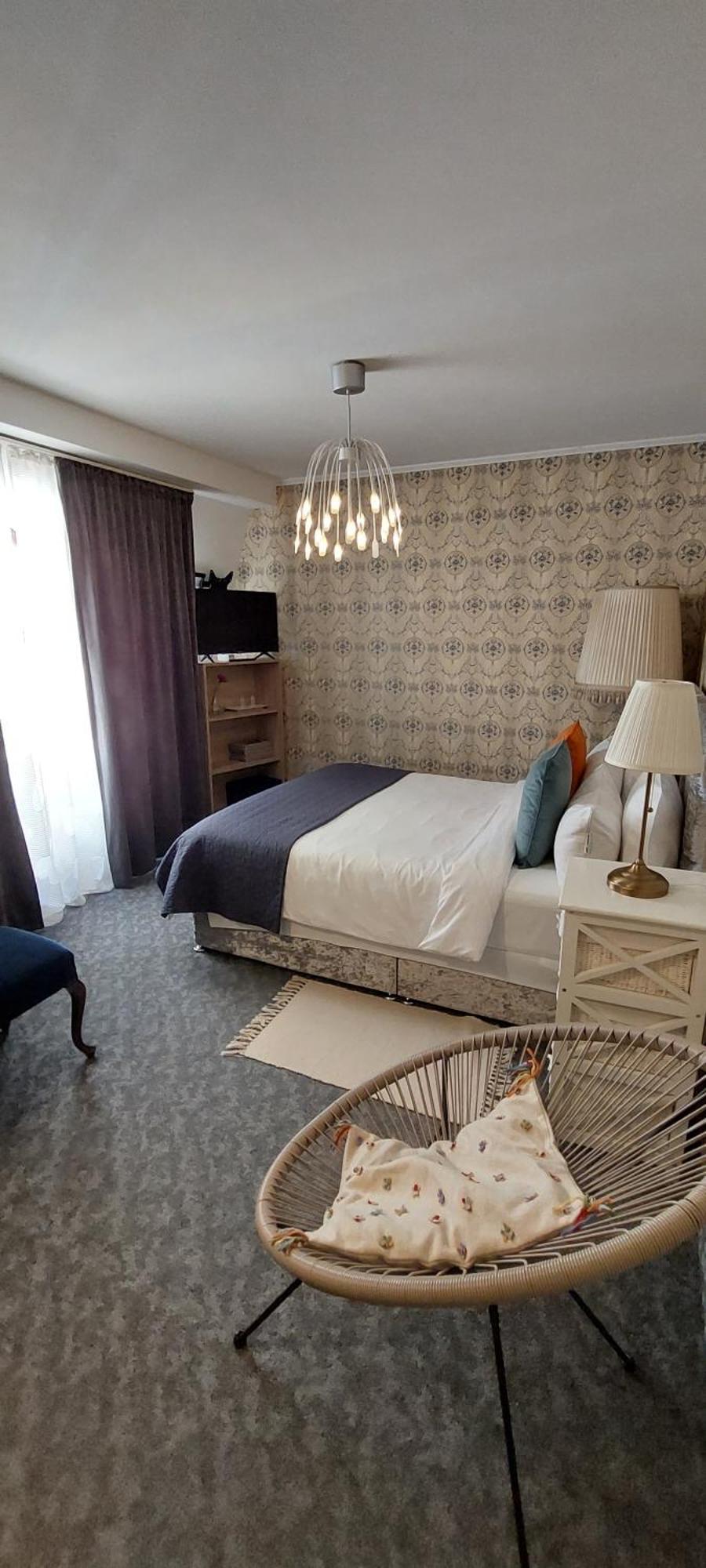 ホテル Harmony House Târgu Jiu エクステリア 写真